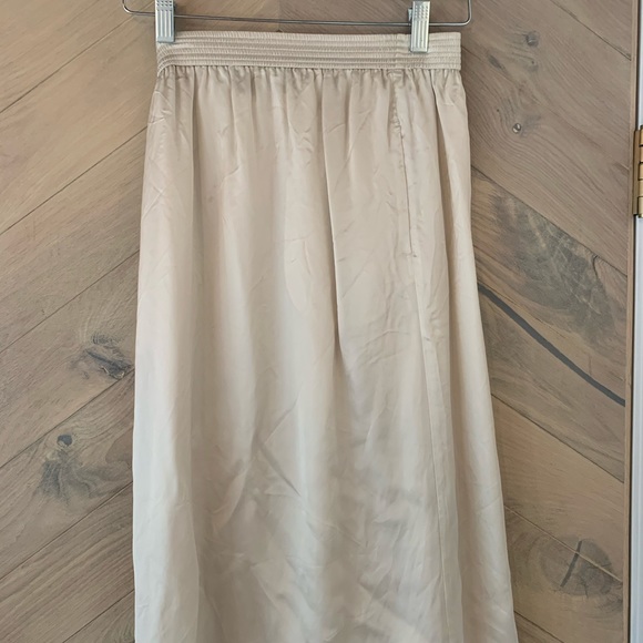 Aritzia skirt NWT - Picture 2 of 5
